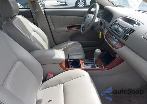 2005 Toyota Camry Le V6/Xle V6 z USA, uszkodzony, nr VIN 4T1BF30K95U085376